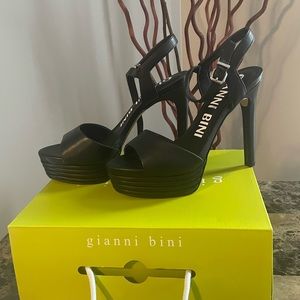 $35 ‼️Gianna Bini Sandals Size 7.5 Black Leather